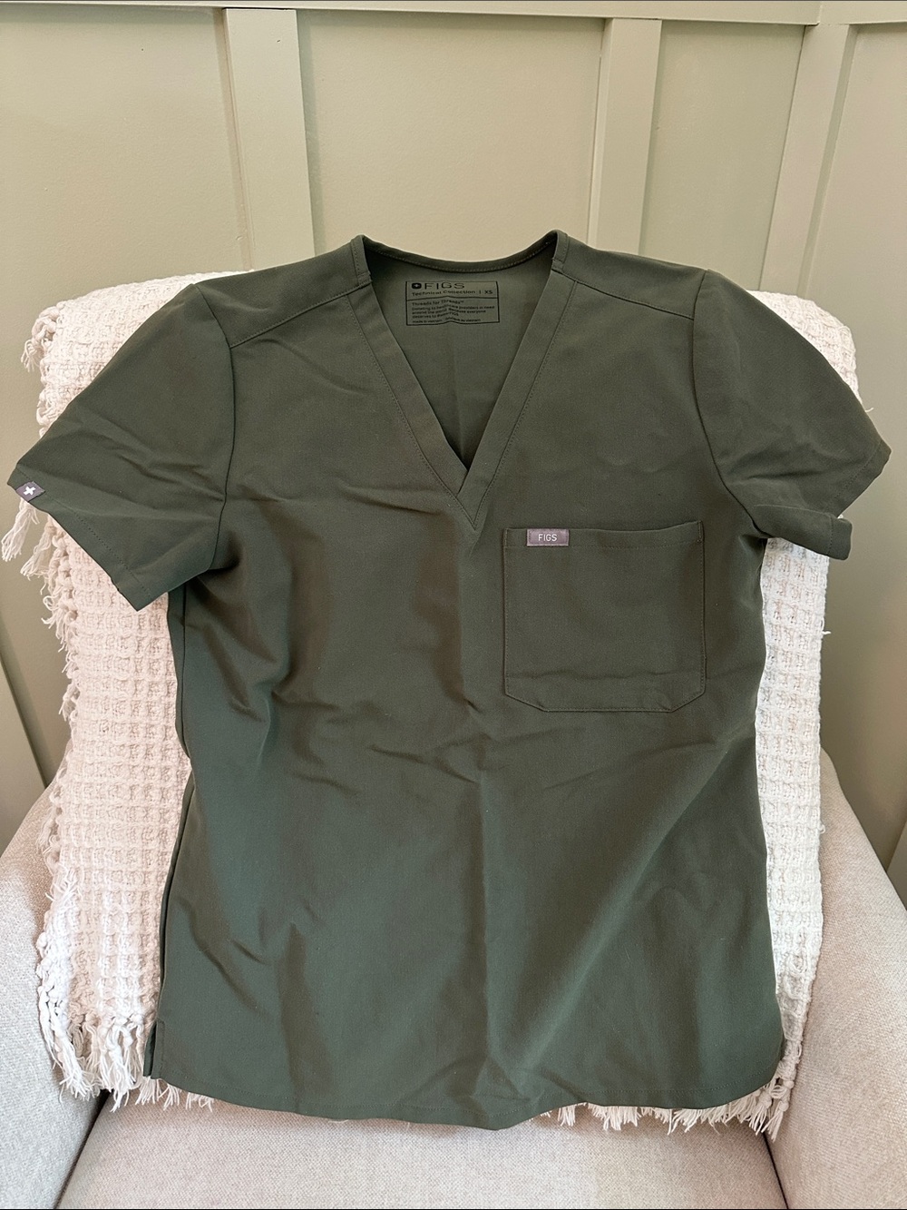 Figs V-Neck Scrub Top